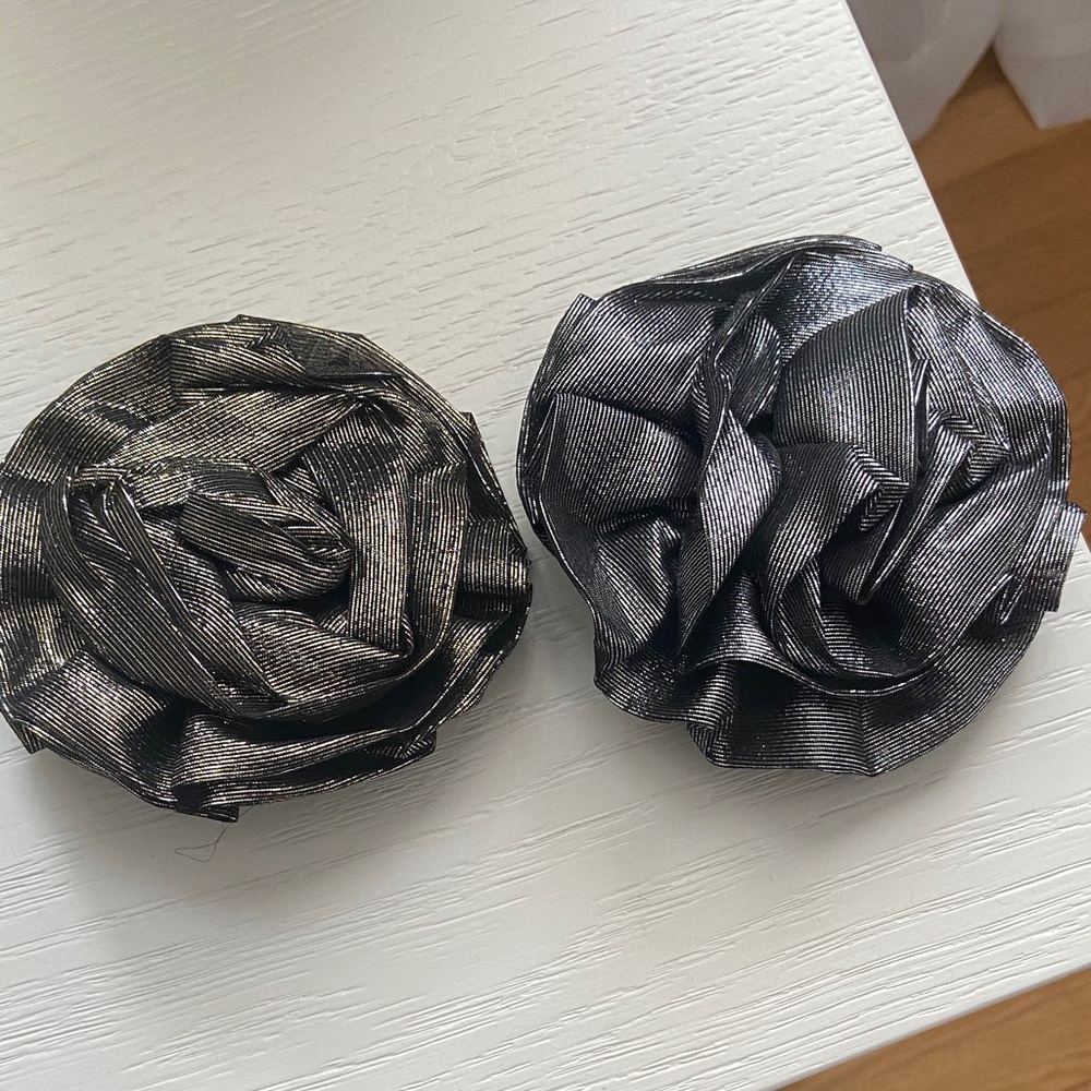 Zara Elegant Black Floral clips for clothing and hair